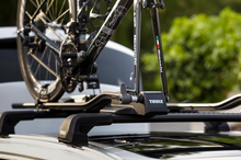 Charger l&#39;image dans la galerie, FastRide support à vélo pour toit THULE
